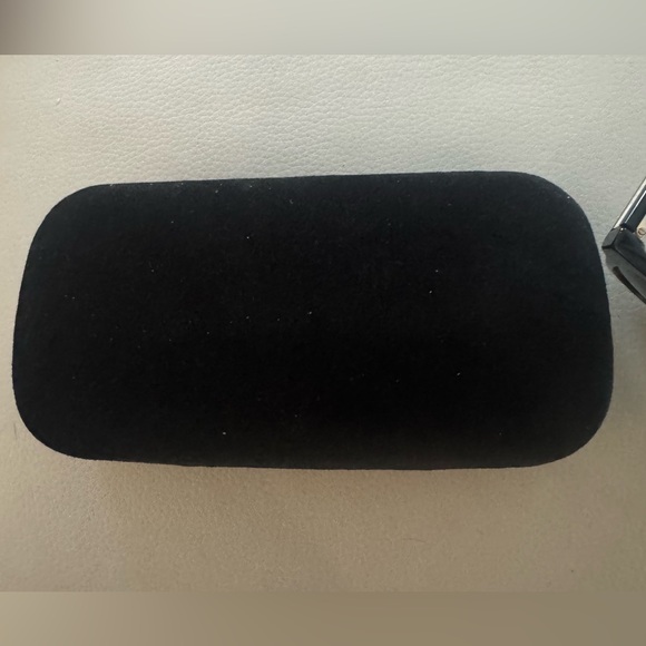 Gucci Black Sunglasses with Case Slight Scuffs - Picture 12 of 12